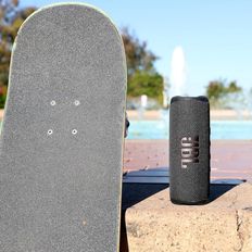 JBL Flip 6 Portable Bluetooth Speaker thumbnail