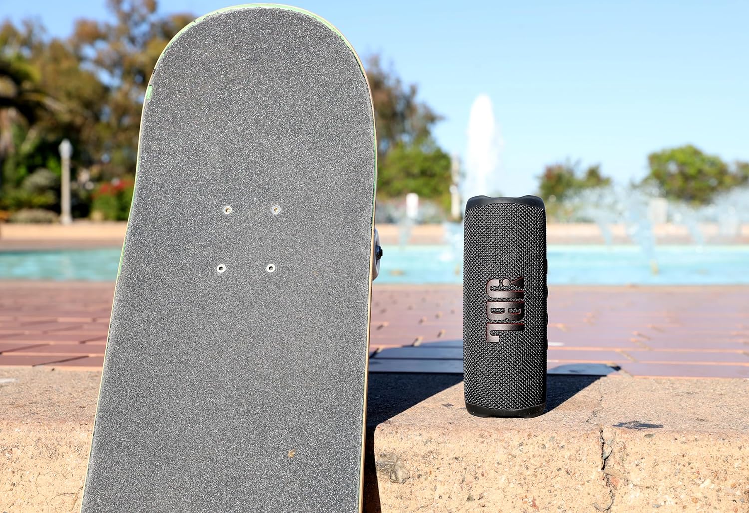 JBL Flip 6 Portable Bluetooth Speaker image